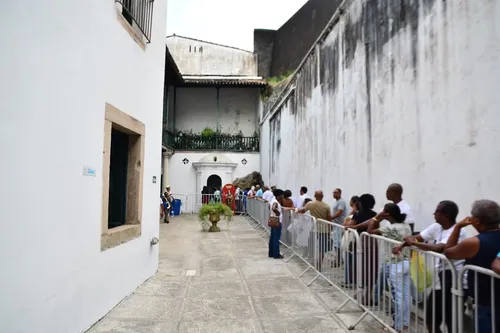 
				
					FOTOS: Devotos se reúnem em celebração a Santa Luzia em Salvador
				
				