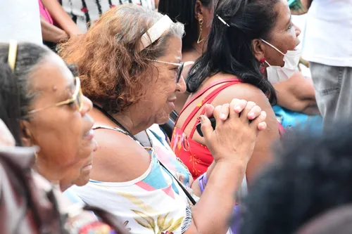 
				
					FOTOS: Devotos se reúnem em celebração a Santa Luzia em Salvador
				
				