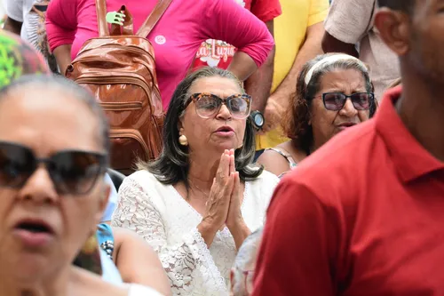 
				
					FOTOS: Devotos se reúnem em celebração a Santa Luzia em Salvador
				
				