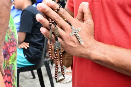 
				
					FOTOS: Devotos se reúnem em celebração a Santa Luzia em Salvador
				
				