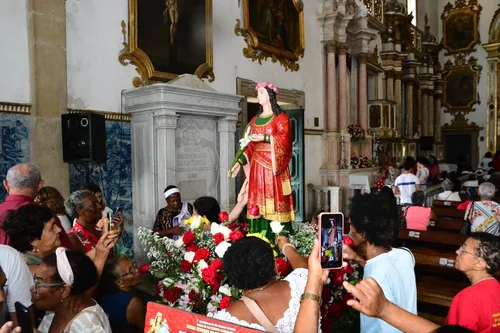 
				
					FOTOS: Devotos se reúnem em celebração a Santa Luzia em Salvador
				
				