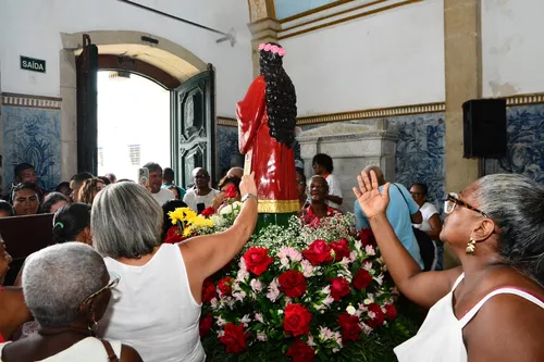 
				
					FOTOS: Devotos se reúnem em celebração a Santa Luzia em Salvador
				
				