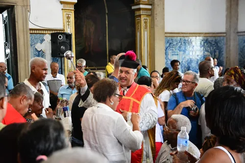 
				
					FOTOS: Devotos se reúnem em celebração a Santa Luzia em Salvador
				
				