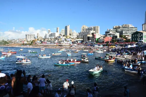 
				
					Salvador tem dia mais quente do ano no domingo dedicado a Iemanjá
				
				