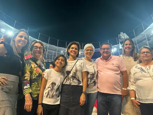 
				
					FOTOS: fãs lotam Fonte Nova para ver Caetano Veloso e Maria Bethânia
				
				