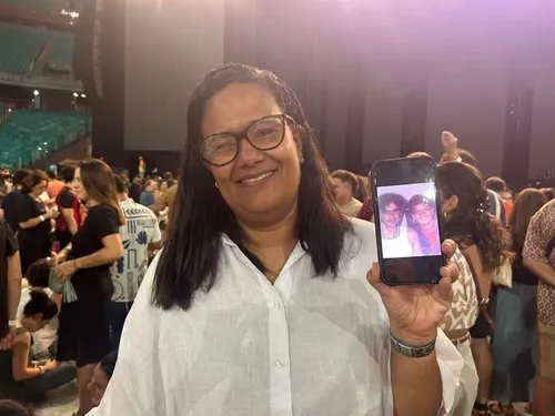 
				
					FOTOS: fãs lotam Fonte Nova para ver Caetano Veloso e Maria Bethânia
				
				