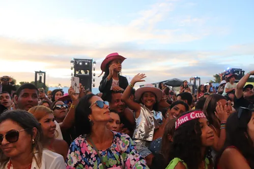 
				
					Festival de Verão: Xamã diz que está 'casado' em show com Ana Castela
				
				