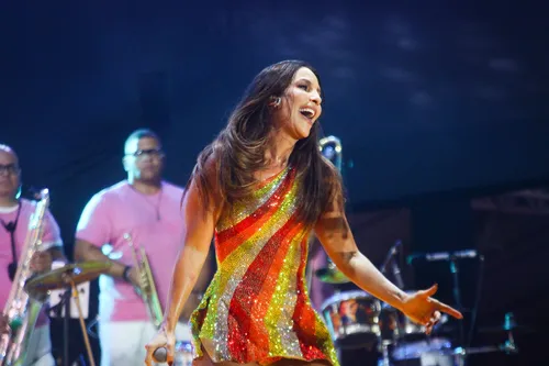 
				
					Filho de Ivete Sangalo rouba a cena ao tocar no Festival de Verão
				
				