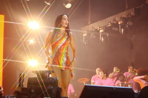 
				
					Filho de Ivete Sangalo rouba a cena ao tocar no Festival de Verão
				
				