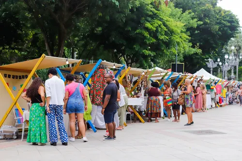 
				
					Feira da Sé faz edição de Natal no Carmo de sexta (13) a domingo (15)
				
				