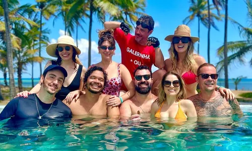 
				
					Fernanda Paes Leme e outros famosos curtem resort de luxo na Bahia
				
				