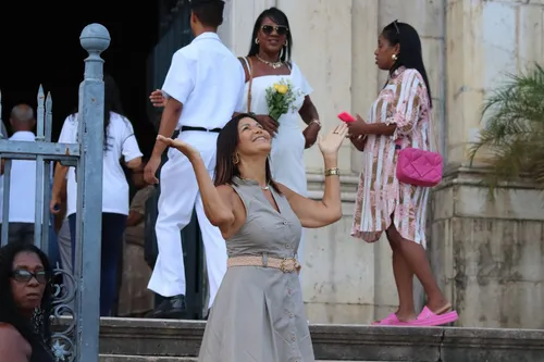 
				
					Fiéis lotam igreja em reverência à Nossa Senhora da Conceição da Praia
				
				