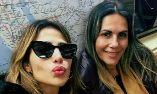 
				
					Filha de Leonardo se declara para mãe e impressiona web com foto rara
				
				