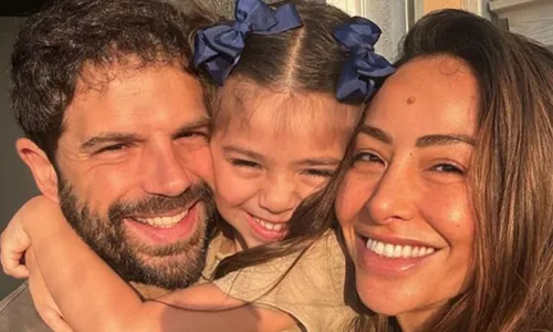 
				
					Filha de Sabrina Sato sofre acidente e Duda Nagle leva um susto: 'Dor'
				
				