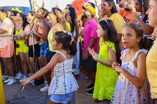 
				
					Filhas de Ivete Sangalo roubam a cena em gravação de EP em Salvador
				
				