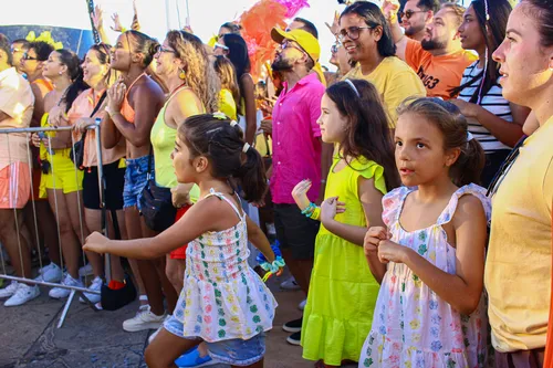 
				
					Filhas de Ivete Sangalo roubam a cena em gravação de EP em Salvador
				
				