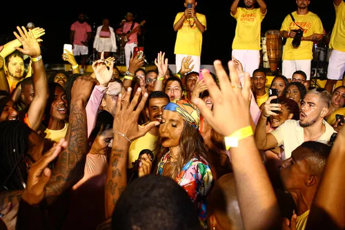 
				
					Filhas de Ivete Sangalo roubam a cena em gravação de EP em Salvador
				
				