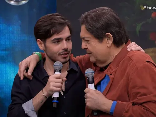 
				
					Filho de Faustão comenta saúde frágil do pai após transplante
				
				