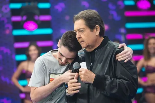 
				
					Faustão volta a ser internado às vésperas de completar 75 anos
				
				