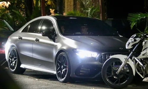 
				
					Filho de Luciano Huck curte noite com namorada em carro de R$ 1,5 mi
				
				