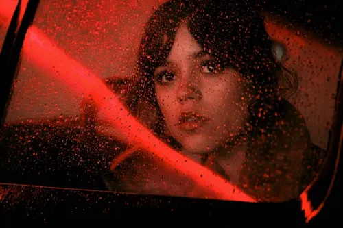 
				
					Filme 'Hurry Up Tomorrow: Além Dos Holofotes' mostra peso da fama
				
				