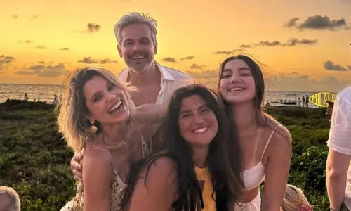 
				
					Flávia Alessandra desmente Otaviano e causa climão ao expor casamento
				
				