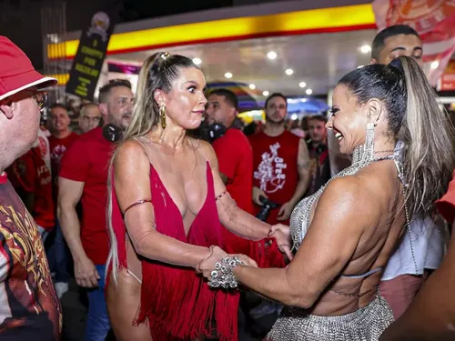 
				
					Flávia Alessandra é detonada por samba no pé: 'Deixando morrer'
				
				