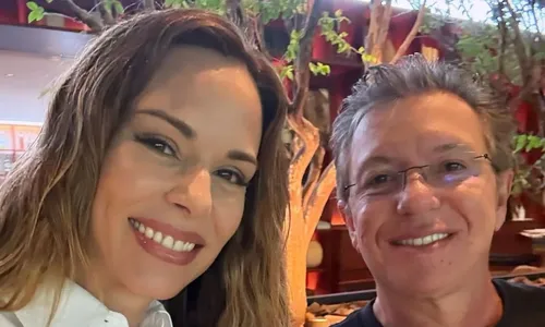 
				
					Fora da Globo, Boninho curte a Disney com Ana Furtado e a filha
				
				