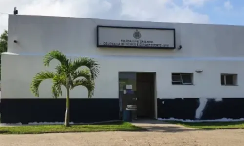 
				
					Funcionária é presa suspeita de desviar dinheiro de loja na Bahia
				
				