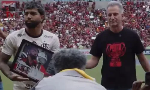 
				
					Gabigol ignora dirigentes do Flamengo e torcida xinga Landim
				
				