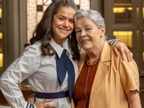 
				
					Garota do Momento: Bia e Arlete têm encontro emocionante após tragédia
				
				
