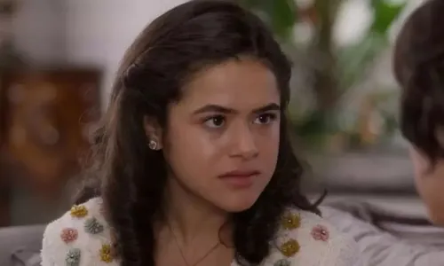
				
					Garota do Momento: Bia é hospitalizada após descoberta de real família
				
				