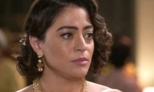 
				
					Garota do Momento: Clarice chuta Zélia após segredo vir à tona
				
				