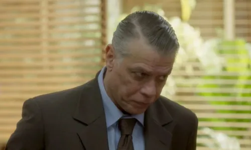 
				
					'Garota do Momento': Clarice revela segredo de Juliano e acaba presa
				
				