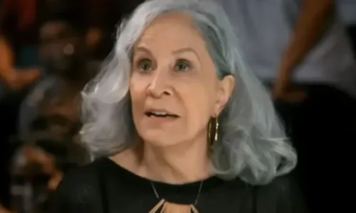
				
					'Garota do Momento': nova vilã entra em novela para matar mocinha
				
				