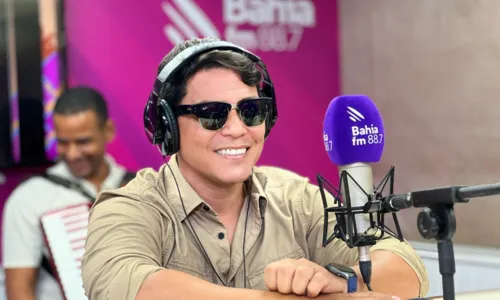 
				
					Gil Kalazans, novo vocalista da Colher de Pau, celebra agenda lotada
				
				
