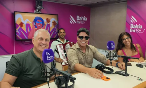 
				
					Gil Kalazans, novo vocalista da Colher de Pau, celebra agenda lotada
				
				