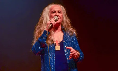 
					Maria Bethânia termina casamento discreto com estilista após 8 anos
				
				