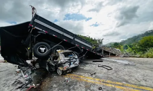 
				
					Governador Jerônimo lamenta mortes em acidente com ônibus
				
				