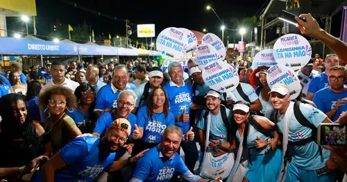 
				
					Governador da Bahia é flagrado caindo no samba na Micareta de Feira
				
				