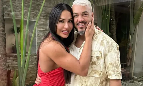 
				
					Gracyanne Barbosa confessa relação com homem casado e revela 'trisal'
				
				