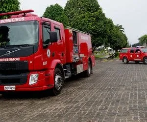 
				
					Helicóptero dos bombeiros resgata vítima de afogamento no circuito
				
				