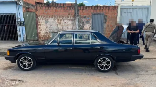 
				
					Homem aciona polícia e diz que encontrou corpo em carro na Bahia
				
				