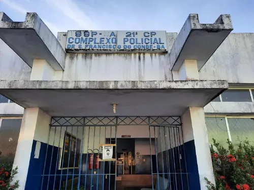 
				
					Homem e cachorro são encontrados mortos em quintal de casa na Bahia
				
				