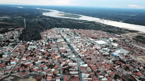 
				
					Homem é condenado a 36 anos de prisão por matar enteado na Bahia
				
				