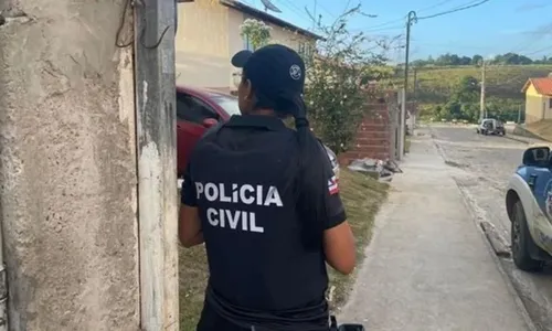 
				
					Jovem de 20 anos é morta a tiros dentro da própria casa na Bahia
				
				