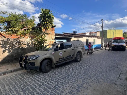 
				
					Homem é morto a tiros na cozinha da própria casa em Ipiaú
				
				