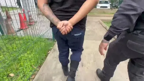 
				
					Homem é preso ao tentar entrar com 24 celulares em presídio na Bahia
				
				