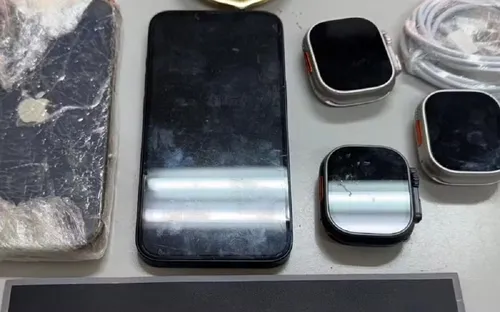 
				
					Homem é preso ao tentar entrar com 24 celulares em presídio na Bahia
				
				