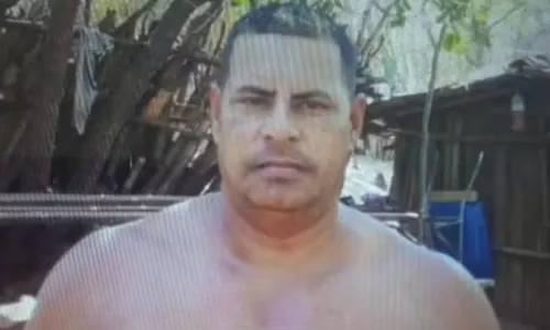 
				
					Homem morre ao ser atingido por raio no oeste da Bahia
				
				